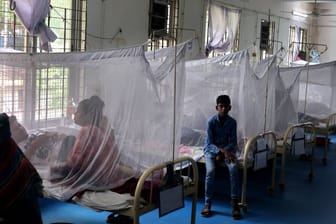 Patienten mit Denguefieber in einem Krankenhaus in Chittagong, Bangladesch (Archivbild): Dieses jahr sind an der Krankheit mehr Menschen gestorben, als in allen Jahren seit 2000 zusammen.