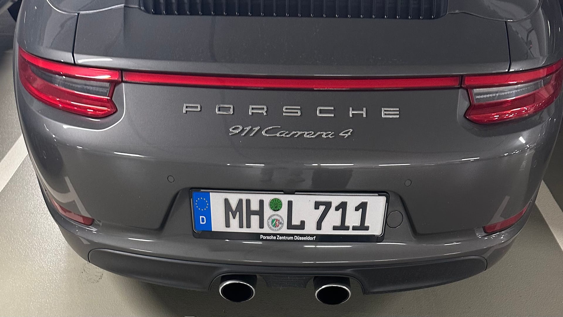 Dieser Porsche 911 wurde in der Nacht zu Donnerstag in Mülheim geklaut: Die Polizei bittet um Mithilfe. Dieser Porsche 911 wurde in der Nacht zu Donnerstag in Mülheim geklaut: Die Polizei bittet um Mithilfe.