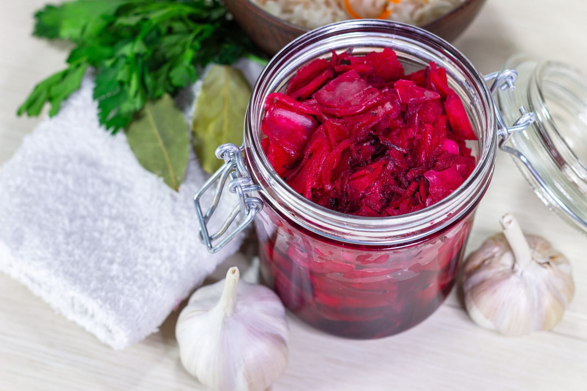 Durch das Einkochen bleibt Ihr Rotkohl länger haltbar, ohne an Qualität zu verlieren.