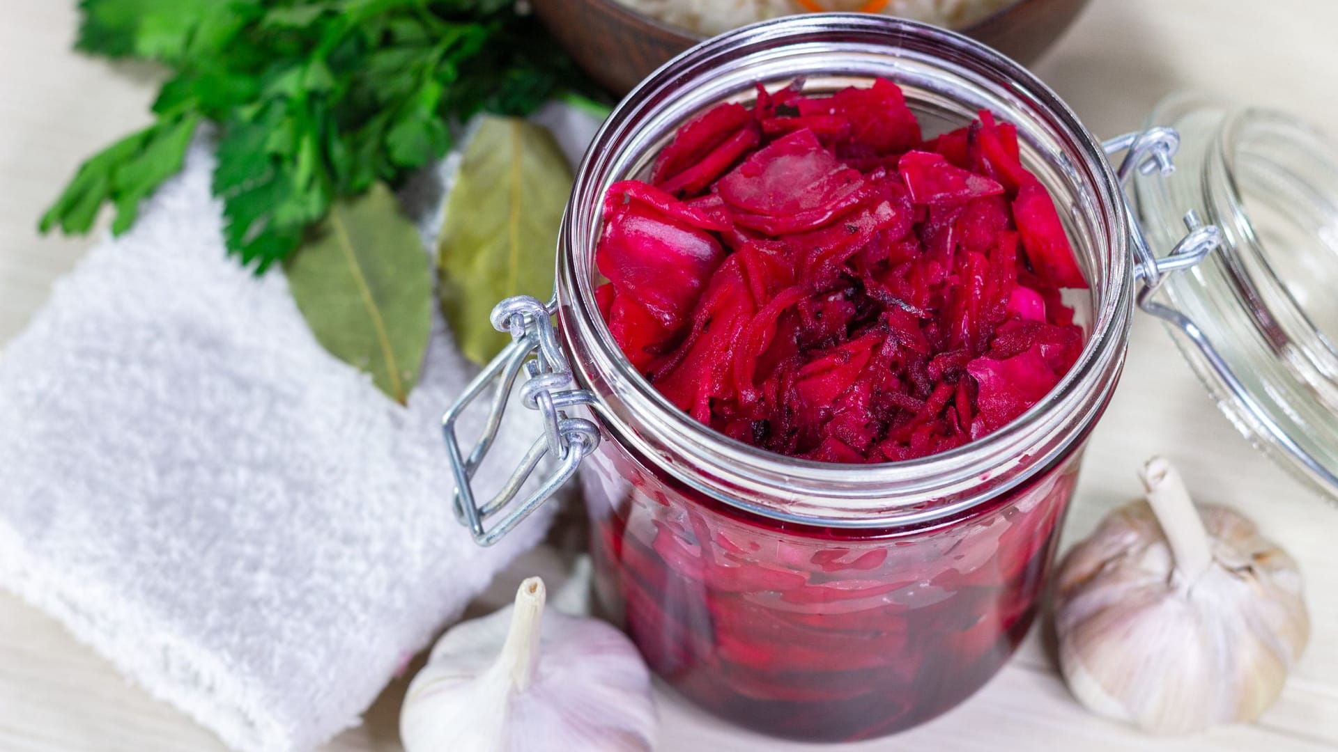 Durch das Einkochen bleibt Ihr Rotkohl länger haltbar, ohne an Qualität zu verlieren.