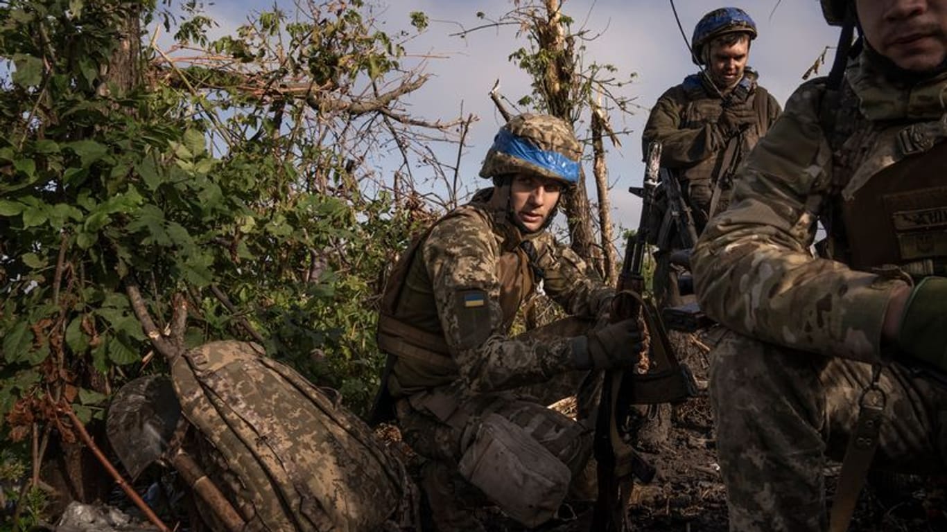 Ukrainische Soldaten der 3. Sturmbrigade an der Frontlinie in der Nähe von Andrijewka in der Region Donezk.