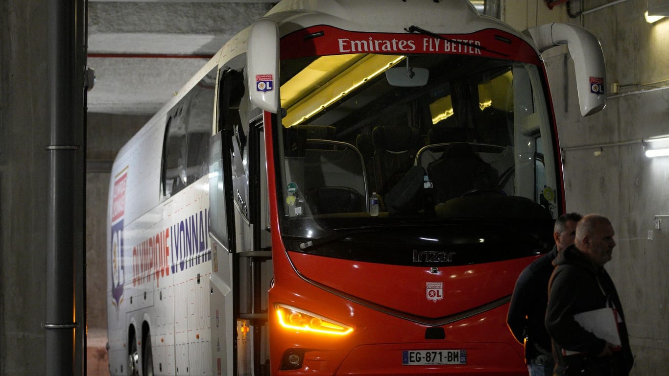 Mannschaftsbus von Olympique Lyon
