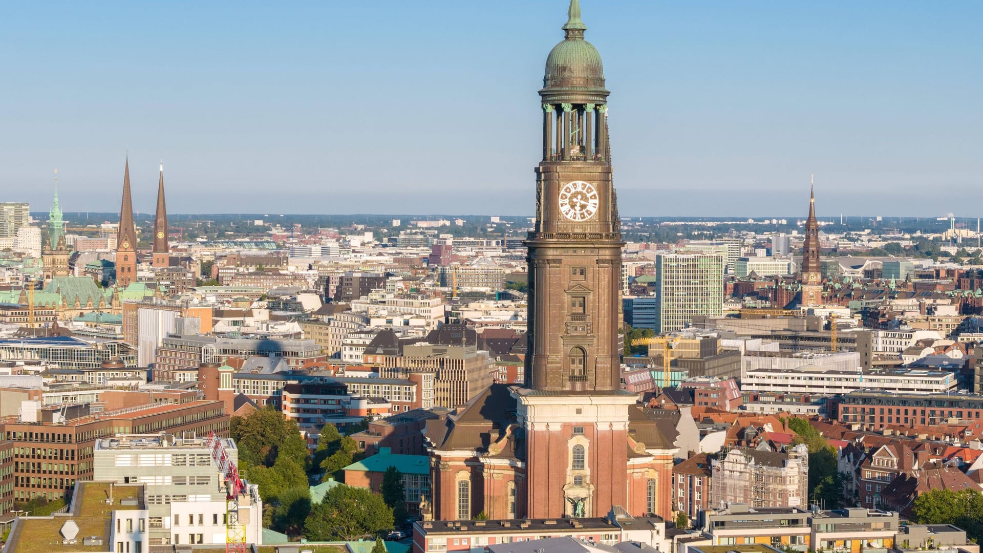 Der Hamburger Michel (Archivfoto): Der Zahn der Zeit macht auch vor ihm nicht halt. Der Hamburger Michel (Archivfoto): Der Zahn der Zeit macht auch vor ihm nicht halt.