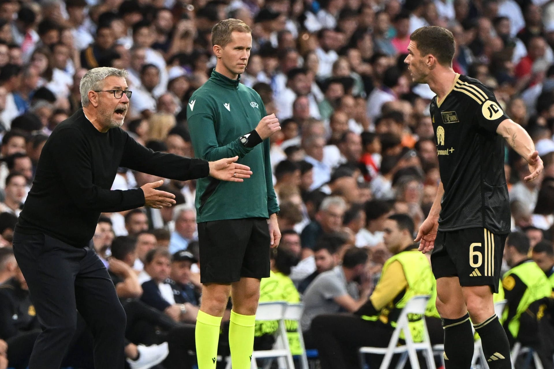 Urs Fischer (links) und Robin Gosens (rechts): Der Trainer wünscht sich von den Neuzugängen noch mehr Führung.