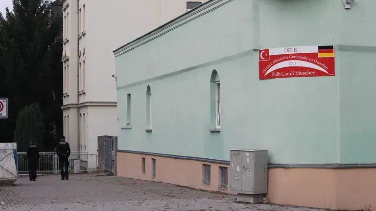 Moschee in Dresden-Cotta ist erneut Ziel eines Anschlages geworden. Moschee in Dresden-Cotta ist erneut Ziel eines Anschlages geworden.