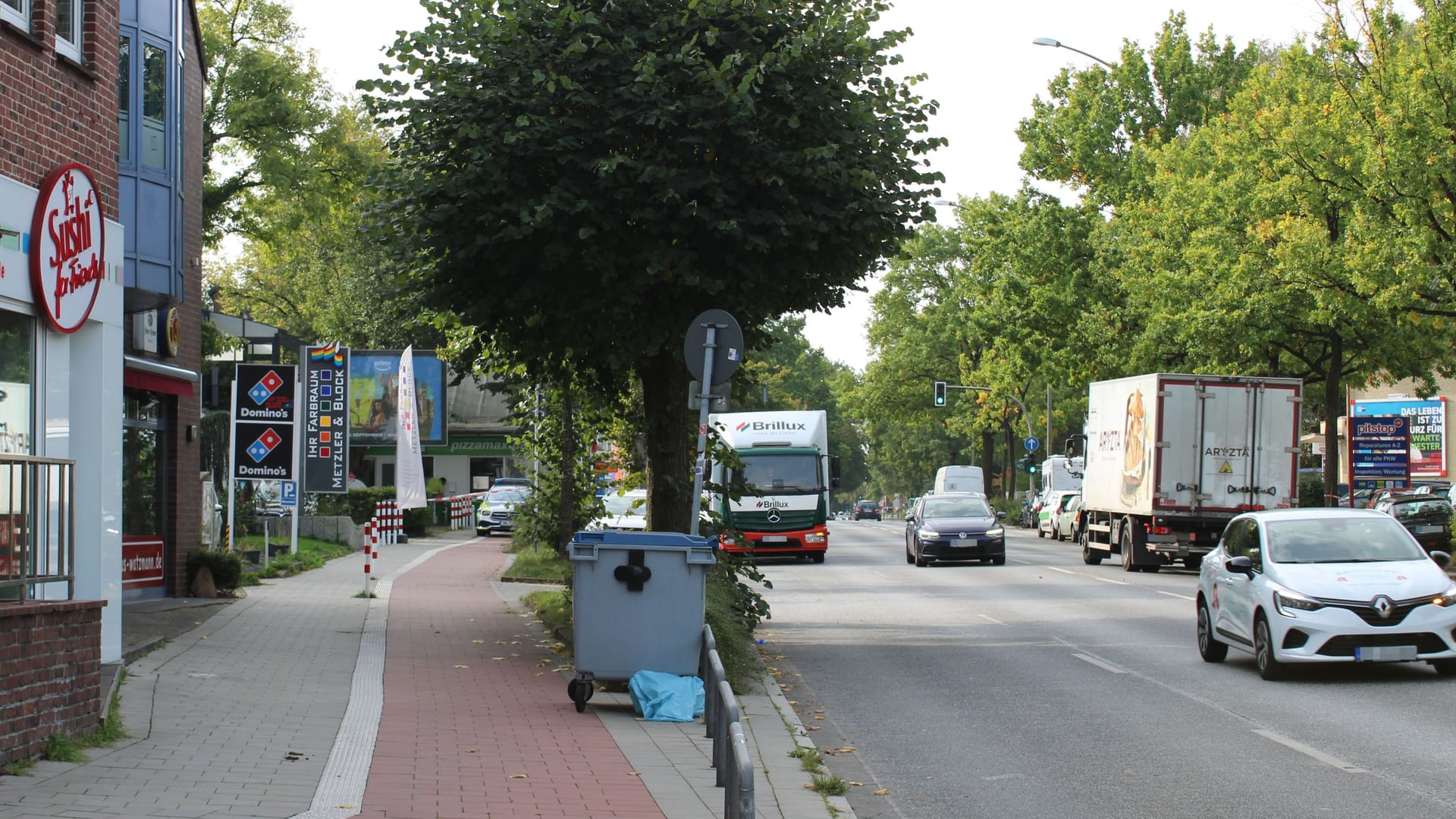 Die Straße, in der sich die Tat abgespielt hat: Hier befinden sich Lieferdienste, Geschäfte und Mehrfamilienhäuser nebeneinander.