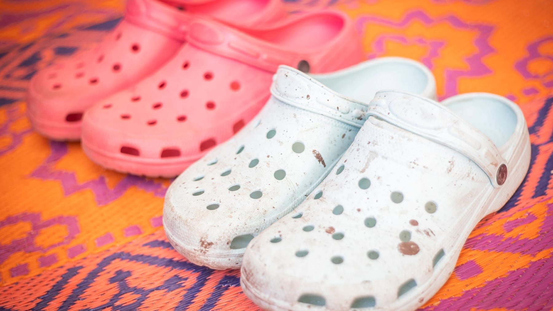 La empresa estadounidense de calzado Crocs sorprende a sus fans con un nuevo producto