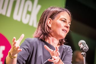 Annalena Baerbock während ihrer Rede auf dem Parteitag der bayrischen Grünen.