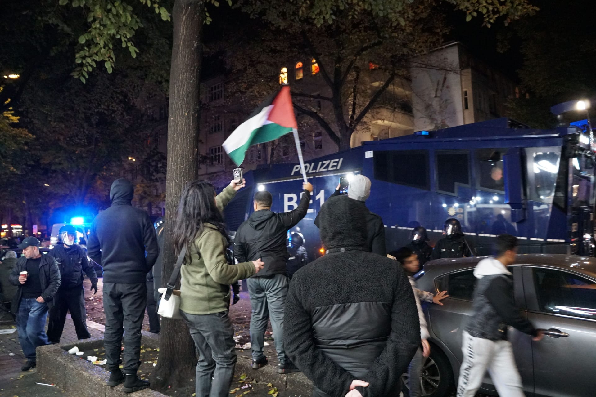 Wasserwerfer bei pro-palästinensischen Protesten in Berlin-Neukölln: