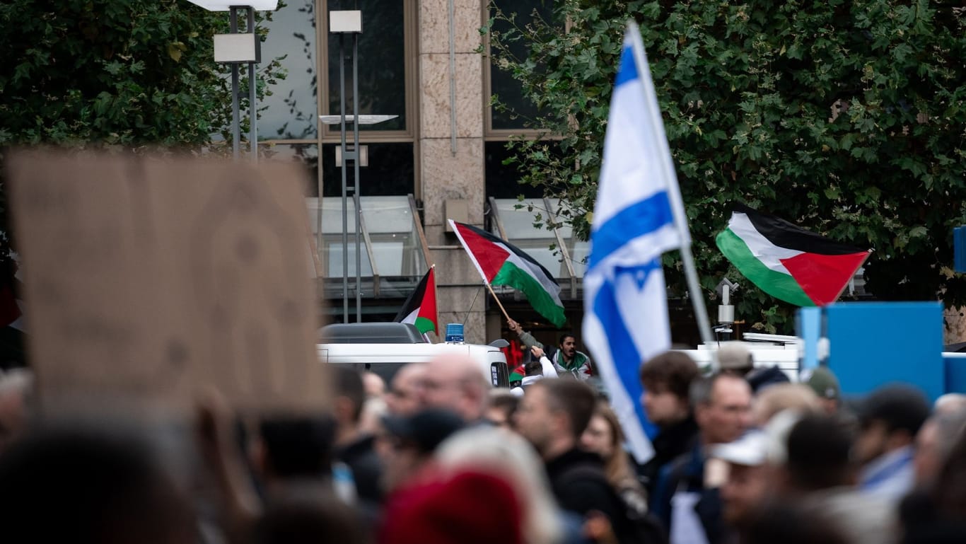 Pro-Israel und Palästina Kundgebungen in Bochum