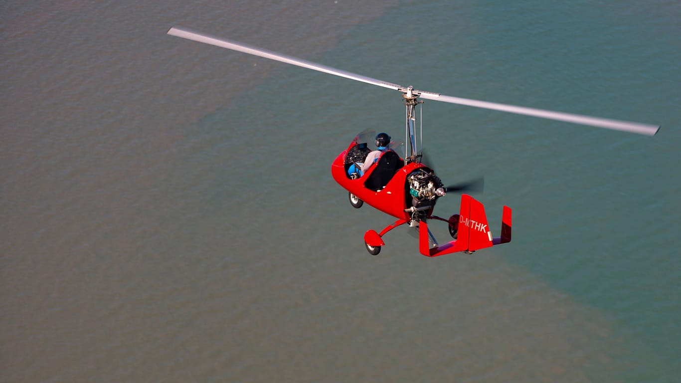 Gyrocopter (Symbolbild): Die Leiche des Piloten muss noch geborgen werden.