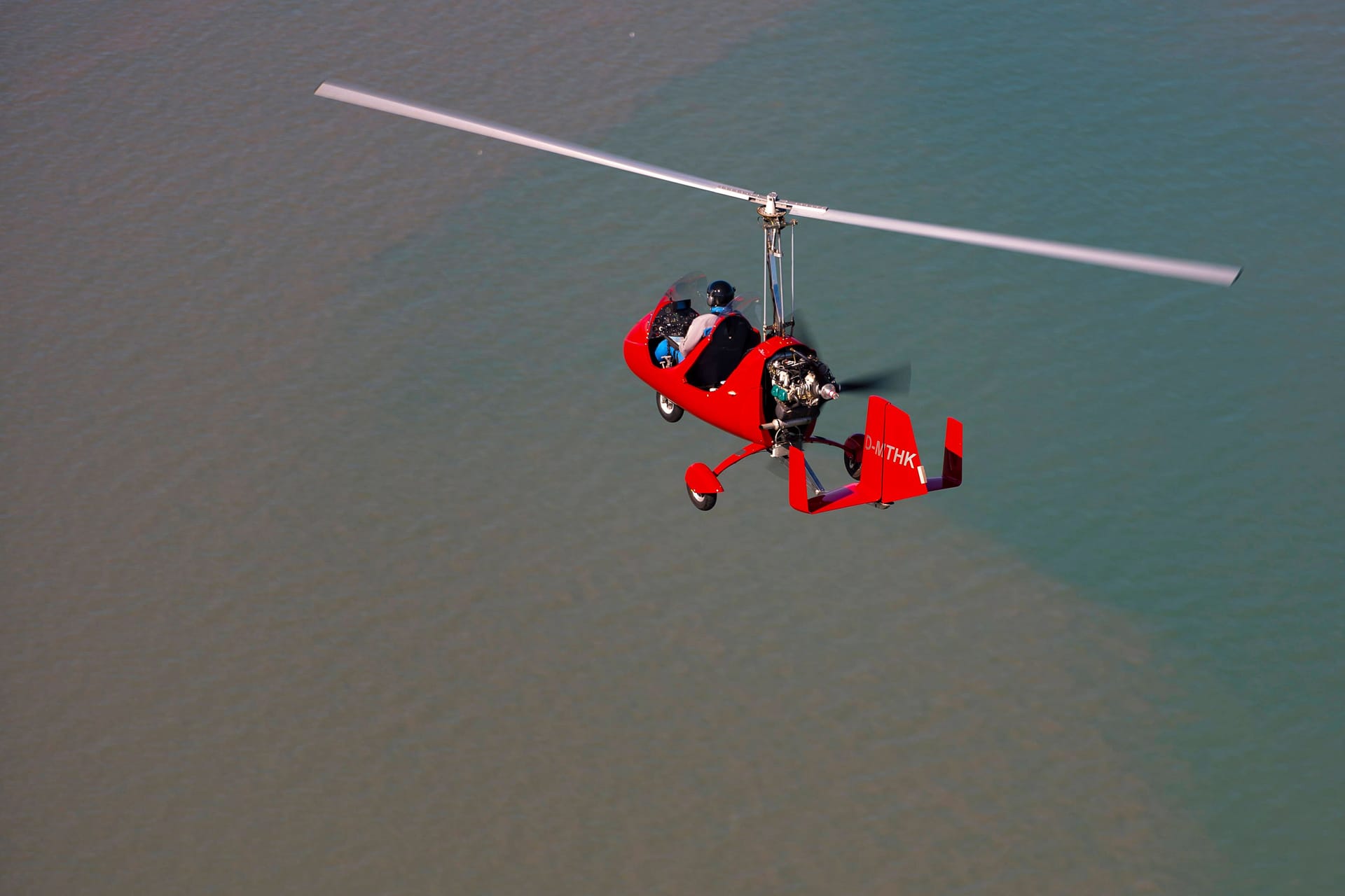 Gyrocopter (Symbolbild): Die Leiche des Piloten muss noch geborgen werden.