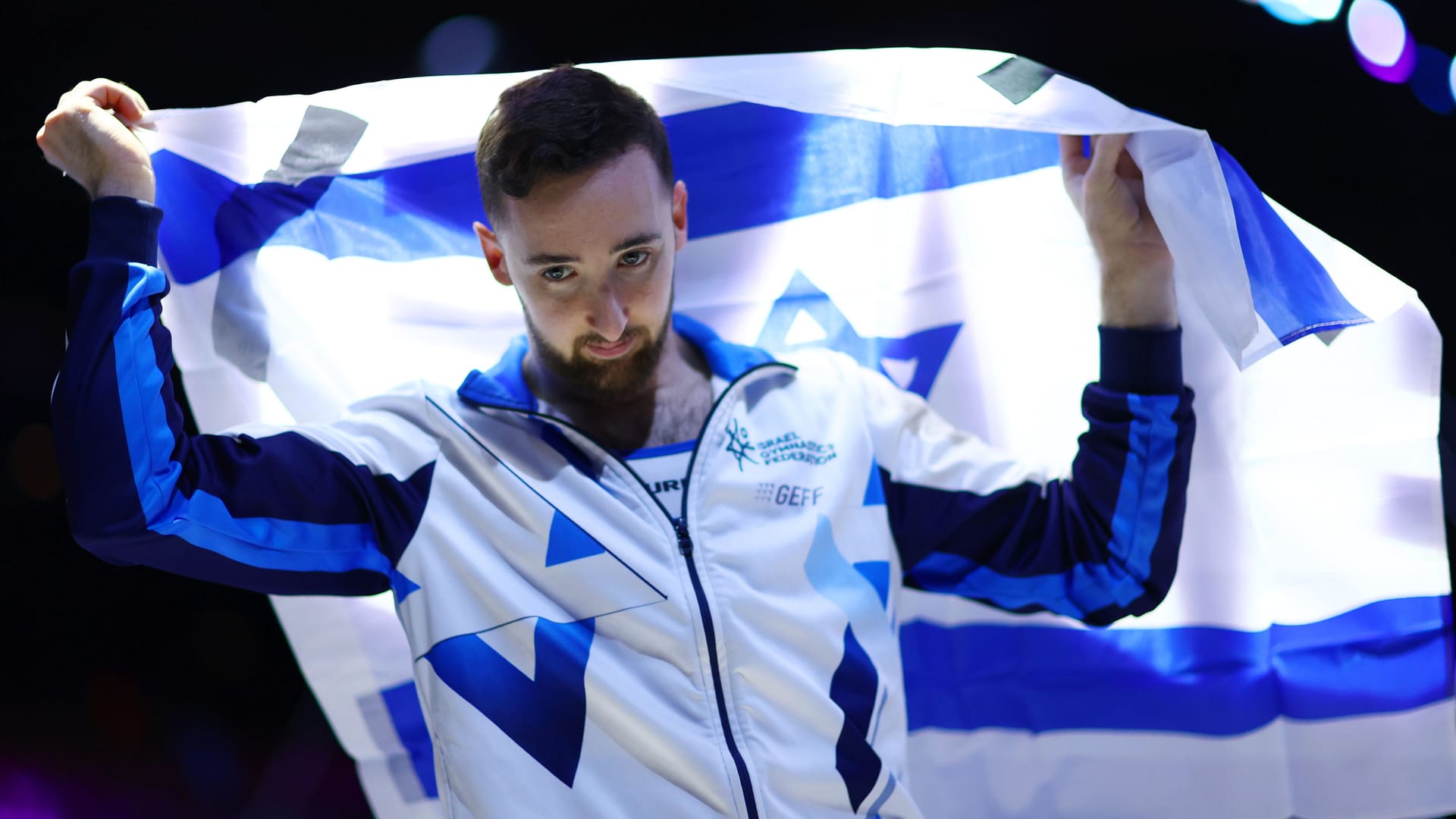 Artem Dolgopyat mit der israelischen Flagge: Seinen Sieg konnte er nicht wirklich feiern. Artem Dolgopyat mit der israelischen Flagge: Seinen Sieg konnte er nicht wirklich feiern.
