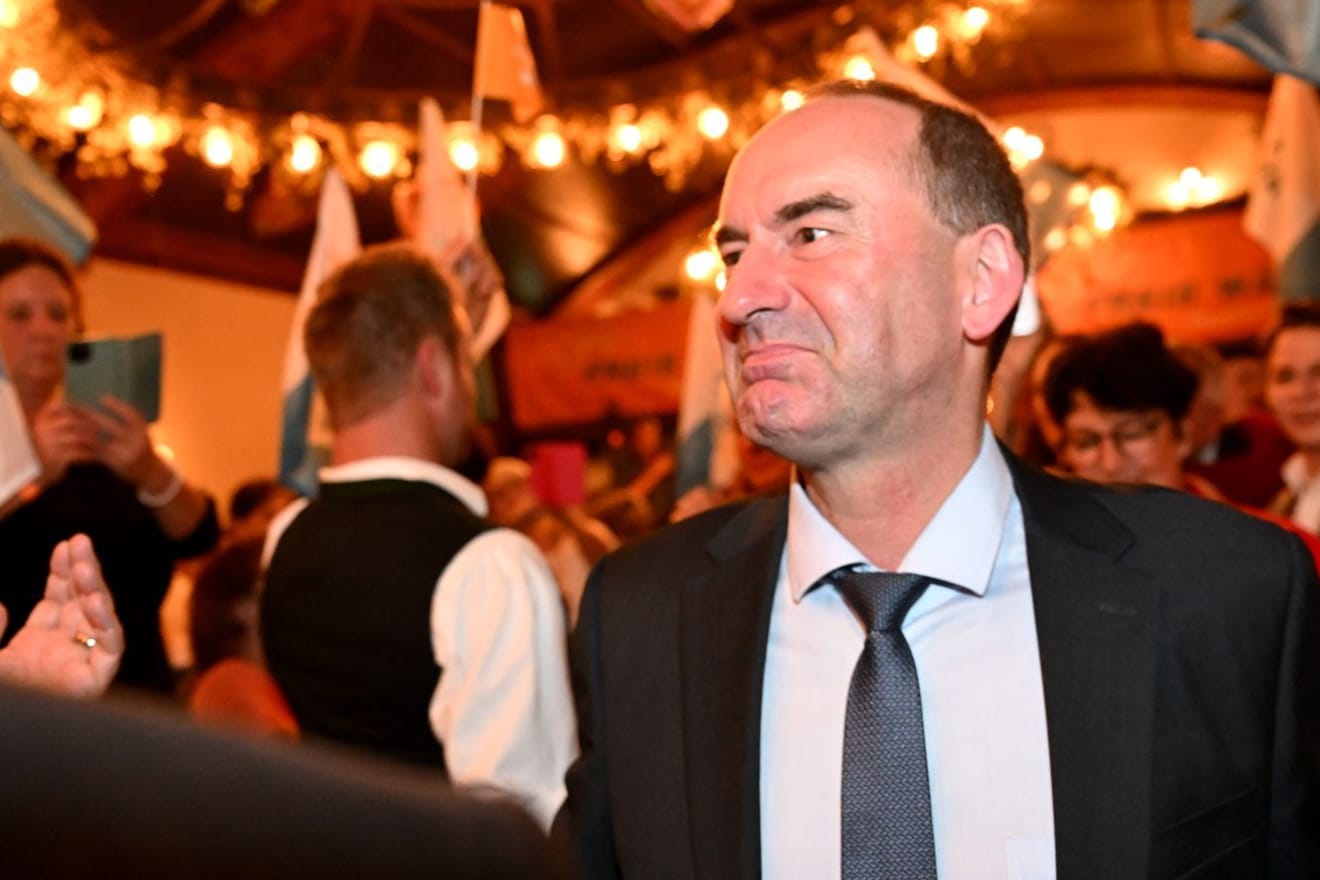 Hubert Aiwanger: Der ehemalige Chef der CSU Erwin Huber wirft Aiwanger vor, den Koalitionswahlkampf "schamlos ausgenutzt" zu haben.