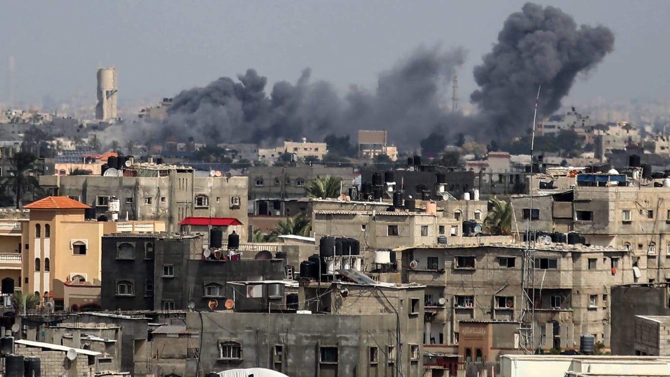 Rauch über Rafah: Der Grenzübergang in dem Ort in Gaza soll ab Freitag geöffnet werden.