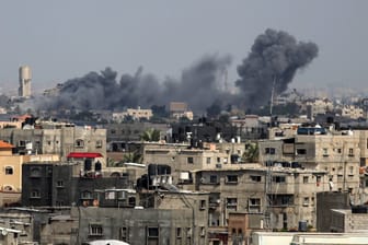 Rauch über Rafah: Der Grenzübergang in dem Ort in Gaza soll ab Freitag geöffnet werden.