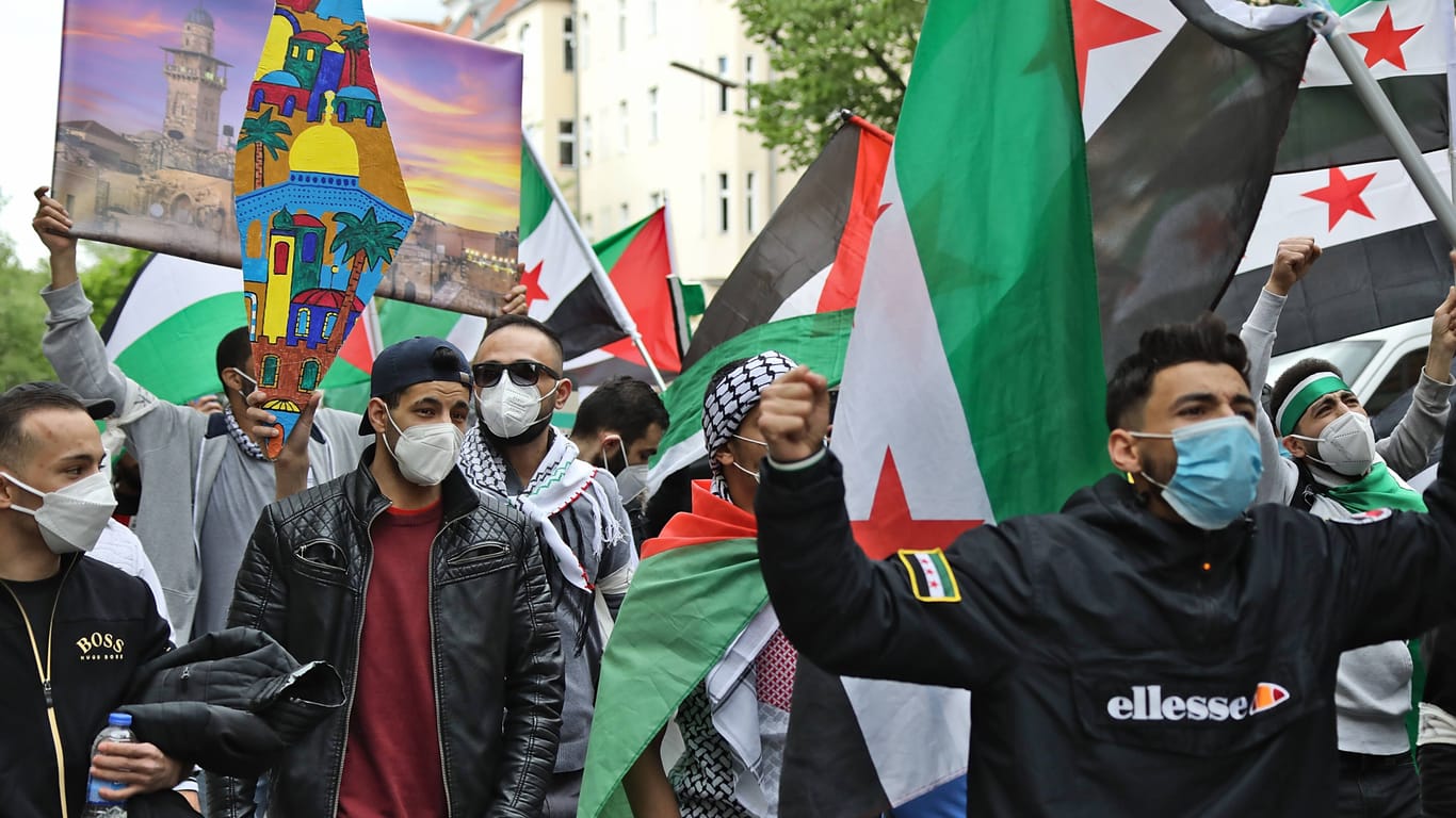 Pro-Palästina gegen Israel gerichtete Demonstration in Berlin-Neukölln (Archivbild).