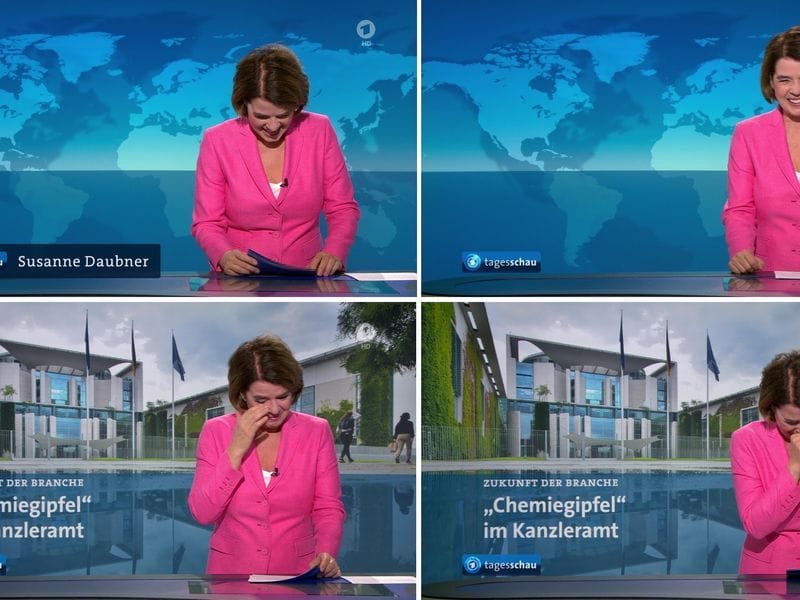 Susanne Daubner lacht während der Ausstrahlung der "Tagesschau"