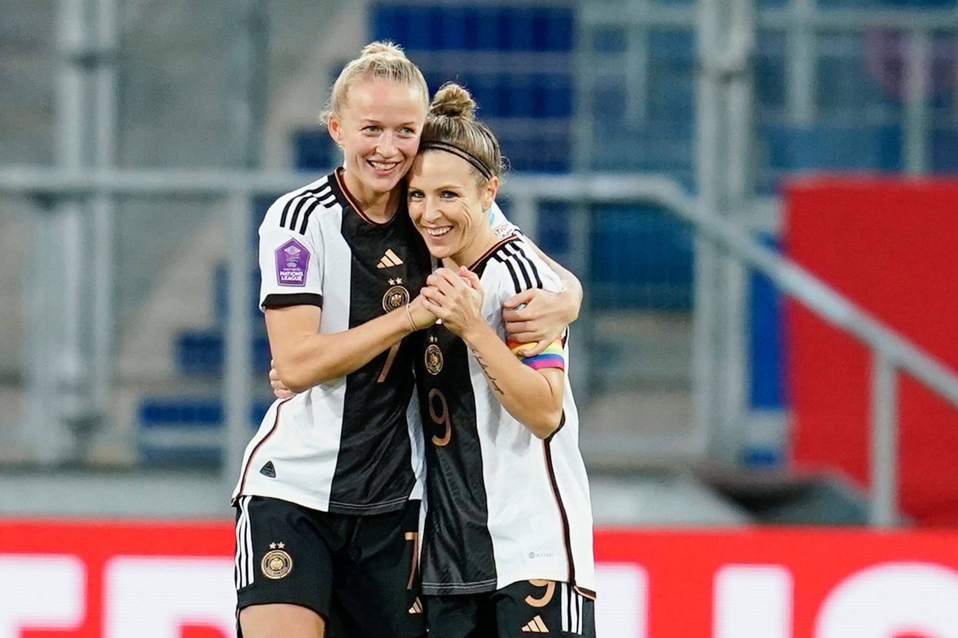 Lea Schüller und Svenja Huth