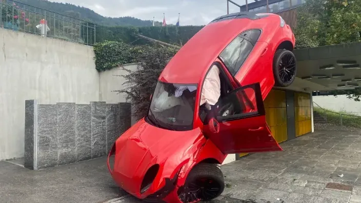 Unfall mit einem Porsche in der Schweiz.