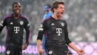 Thomas Müller (r.) feiert das Siegtor durch Mathys Tel (l.): Der FC Bayern gewann in Kopenhagen.
