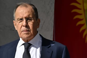 Russlands Außenminister Sergej Lawrow soll in Peking den Boden für gute Gespräche zwischen seinem Land und China bereiten (Archivbild).