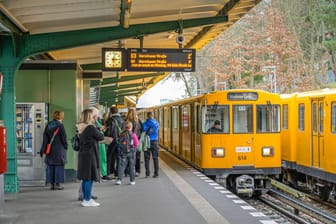 Zug der U3 am U-Bahnhof Krumme Lanke (Symbolbild):