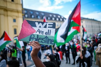 Pro-Palästina Kundgebung in München (Archivbild): Ein pro-palästinensischer Autokorso wurde nun verboten.
