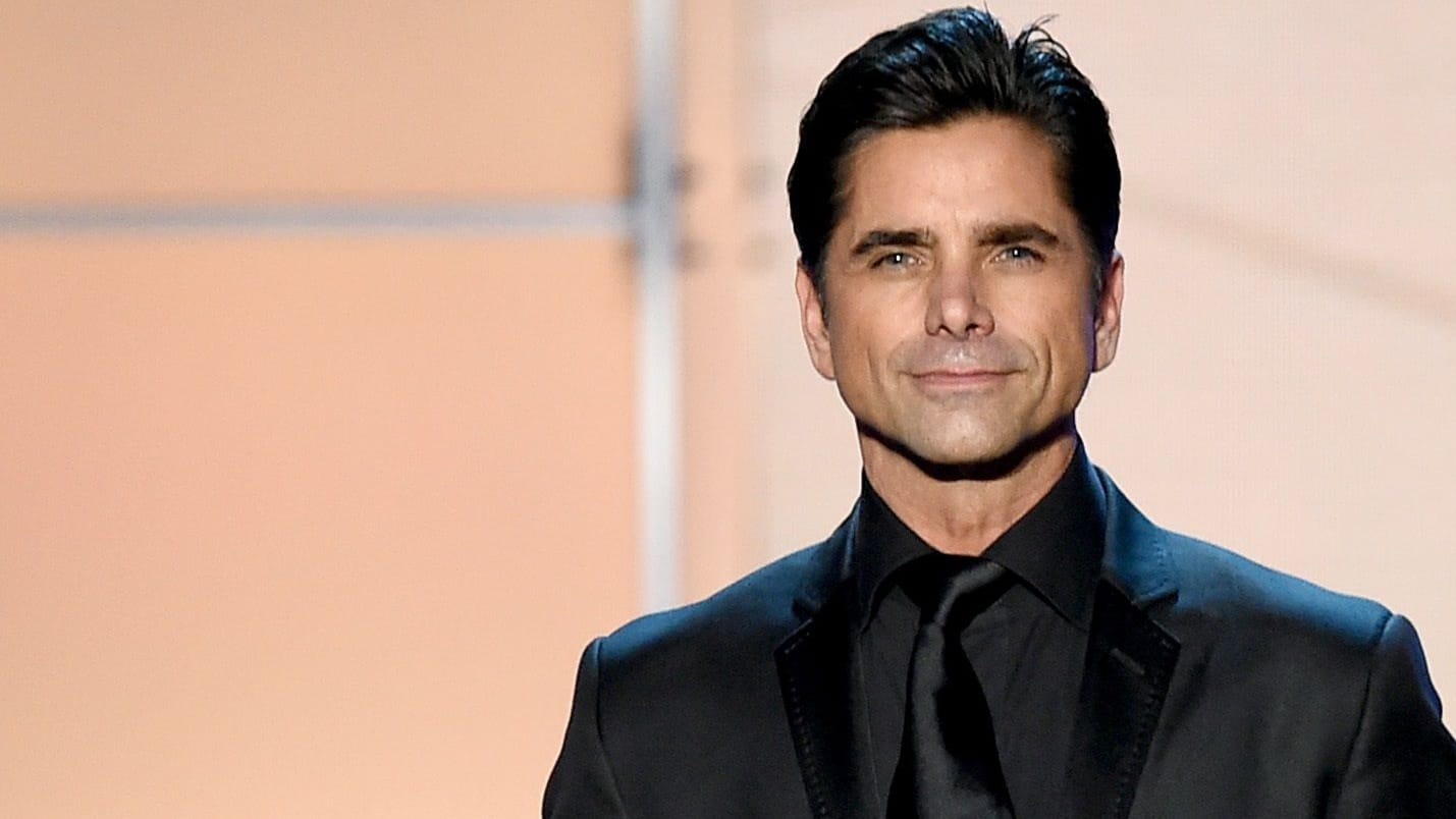 John Stamos: Der Schauspieler spricht offen über seine Vergangenheit.