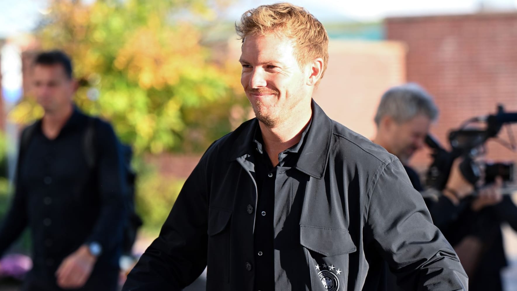 Julian Nagelsmann: Deutschlands Bundestrainer kommt gut gelaunt am Hotel in Foxborough an.