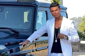Cristiano Ronaldo mit einem Luxusauto: Er ist der bestbezahlte Fußballer der Welt.