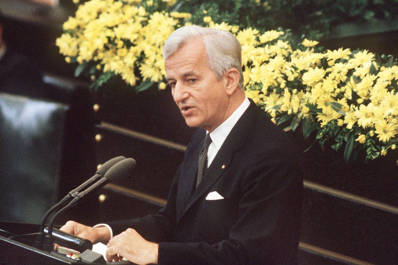 Richard von Weizsäcker: Der Bundespräsident hielt 1985 eine historische Rede Weltkriegsende.