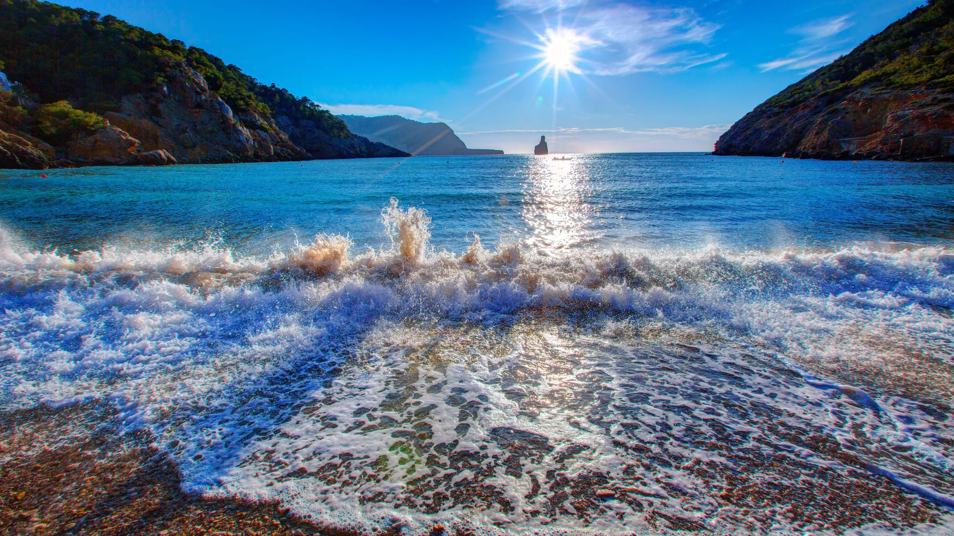 Ibiza Cala Benirras: Traumhafte Strände locken auch noch im Herbst.