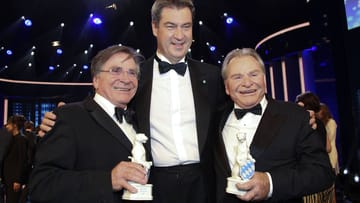 Elmar Wepper, Markus Söder und Fritz Wepper 2019 bei der Verleihung des 31. Bayerischen Fernsehpreises. Die Brüder erhielten diesen für ihr Lebenswerk.