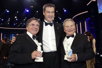 Elmar Wepper, Markus Söder und Fritz Wepper 2019 bei der Verleihung des 31. Bayerischen Fernsehpreises. Die Brüder erhielten diesen für ihr Lebenswerk.