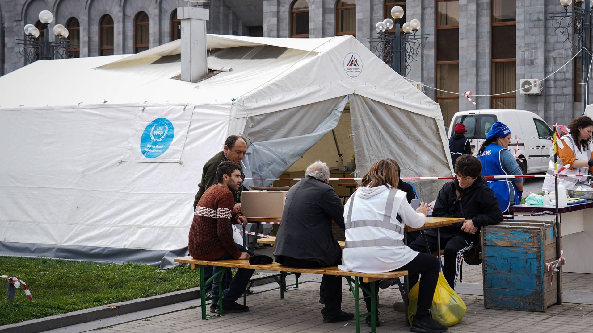 Geflüchtete aus Bergkarabach: Fast alle der 120.000 Menschen sind mittlerweile aus der Region geflohen.