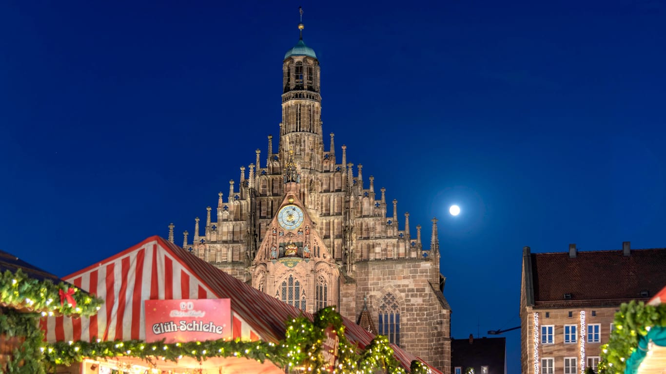 Der Nürnberger Christkindlesmarkt: Das Geheimnis um den Glühweinpreis ist jetzt gelüftet.