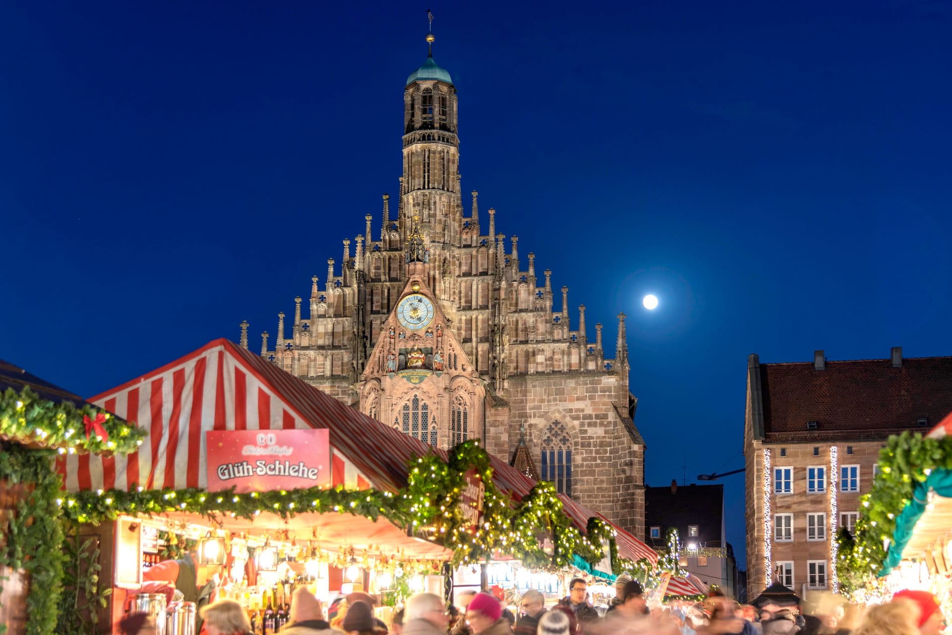 Der Nürnberger Christkindlesmarkt: Das Geheimnis um den Glühweinpreis ist jetzt gelüftet.