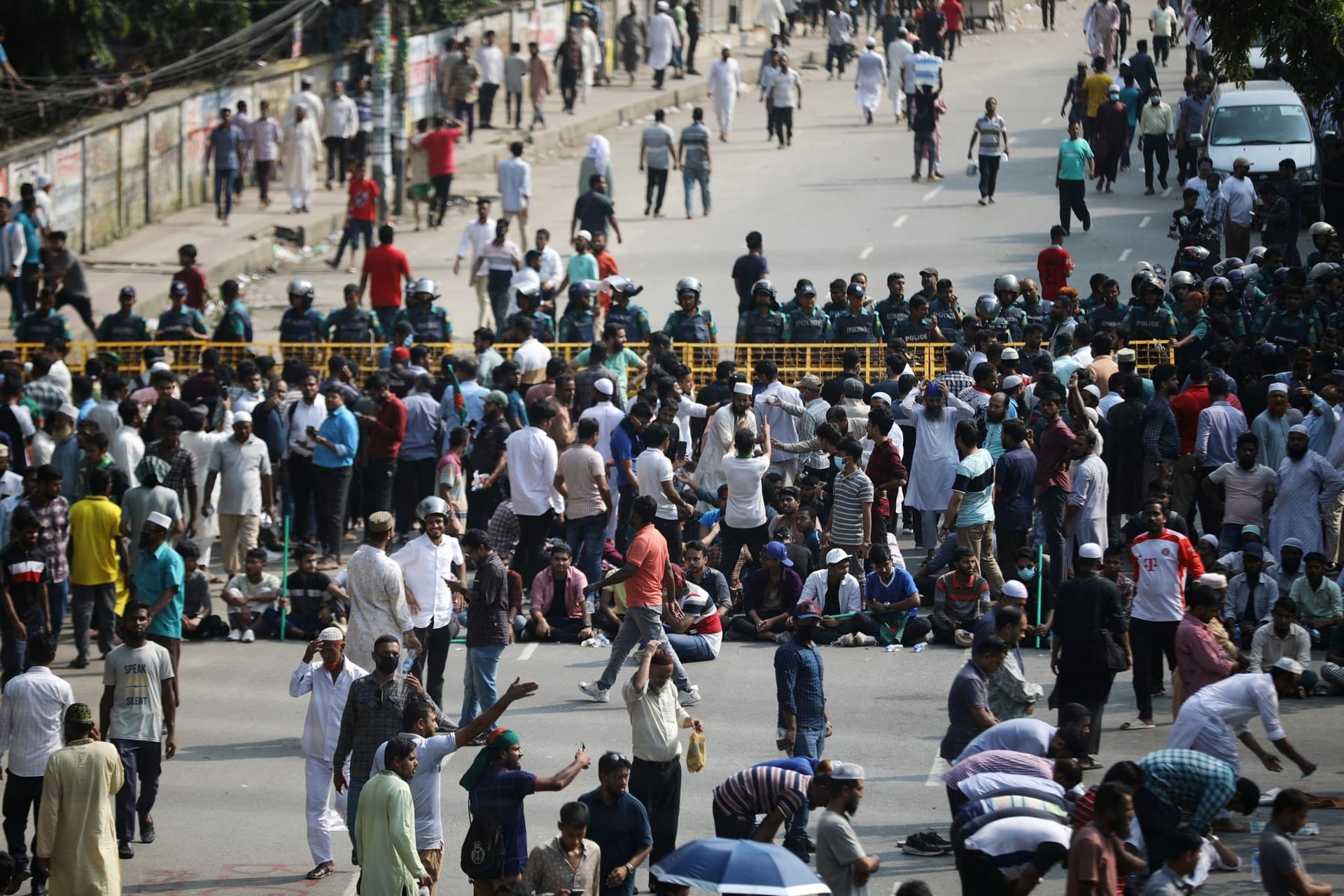 Demonstration in Bangladesch: Zudem regierungskritischen Protest kamen über 100.000 Menschen in die Hauptstadt Dhaka.