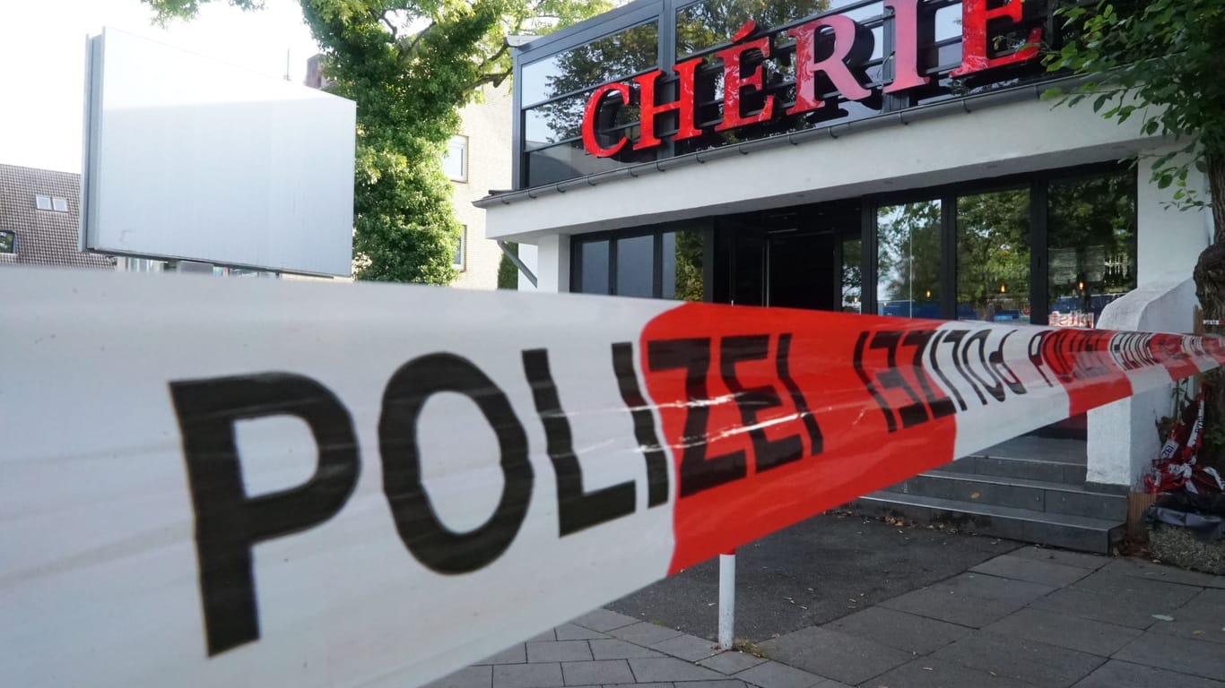Die Shisha-Bar "Chérie" im Hamburger Stadtteil Sasel: Hier wurde am Sonntagabend ein 24-Jähriger erschossen.