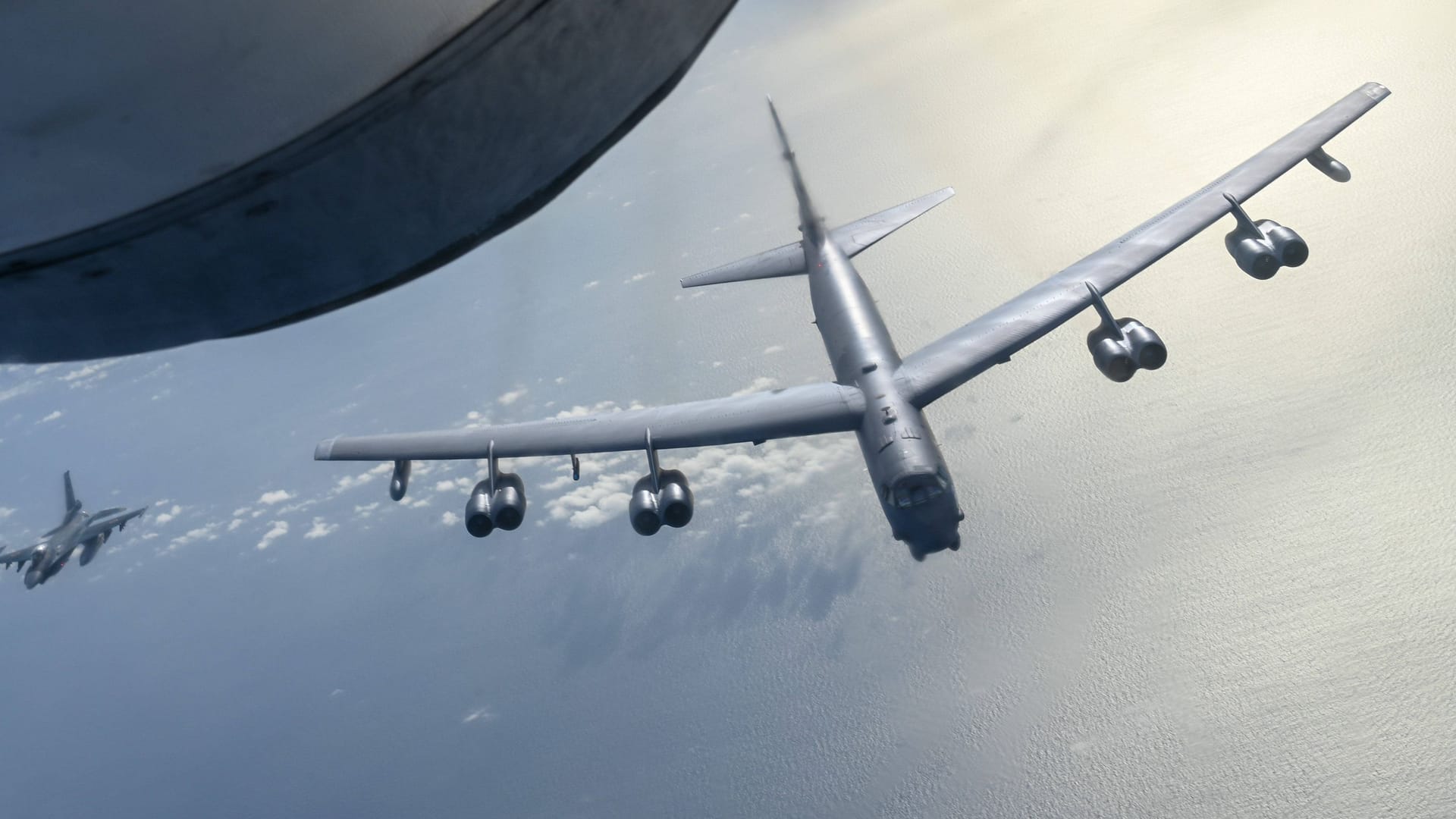 Ein B-52-Bomber in der Luft: Ein Flug hätte schiefgehen können.