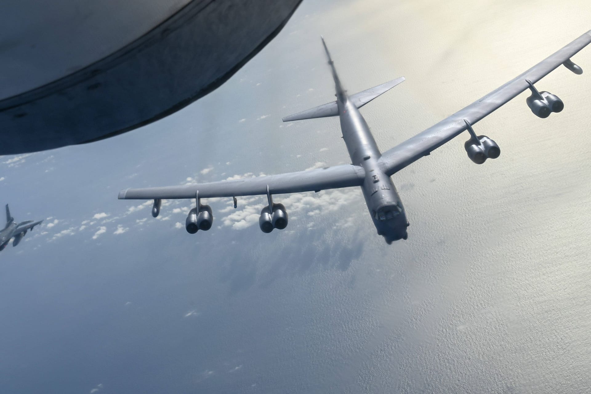 Ein B-52-Bomber in der Luft: Ein Flug hätte schiefgehen können.