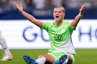 Alexandra Popp empört: Mit Paris FC lieferten sich die Wolfsburgerinnen einen torreichen Schlagabtausch.
