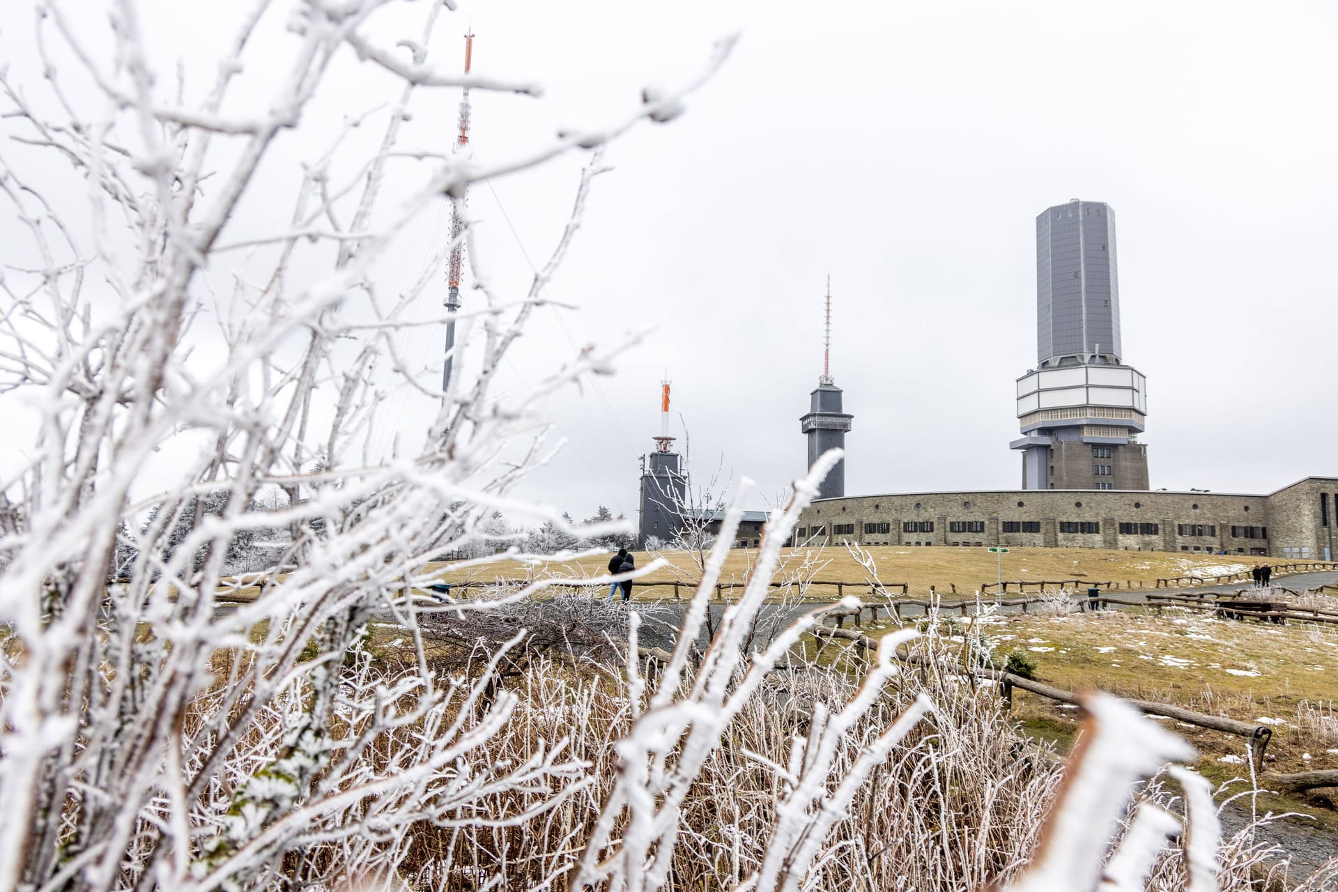 Frost und Raureif im Hochtaunus (Archivfoto): Im Osten wird es in der nächsten Woche kalt.