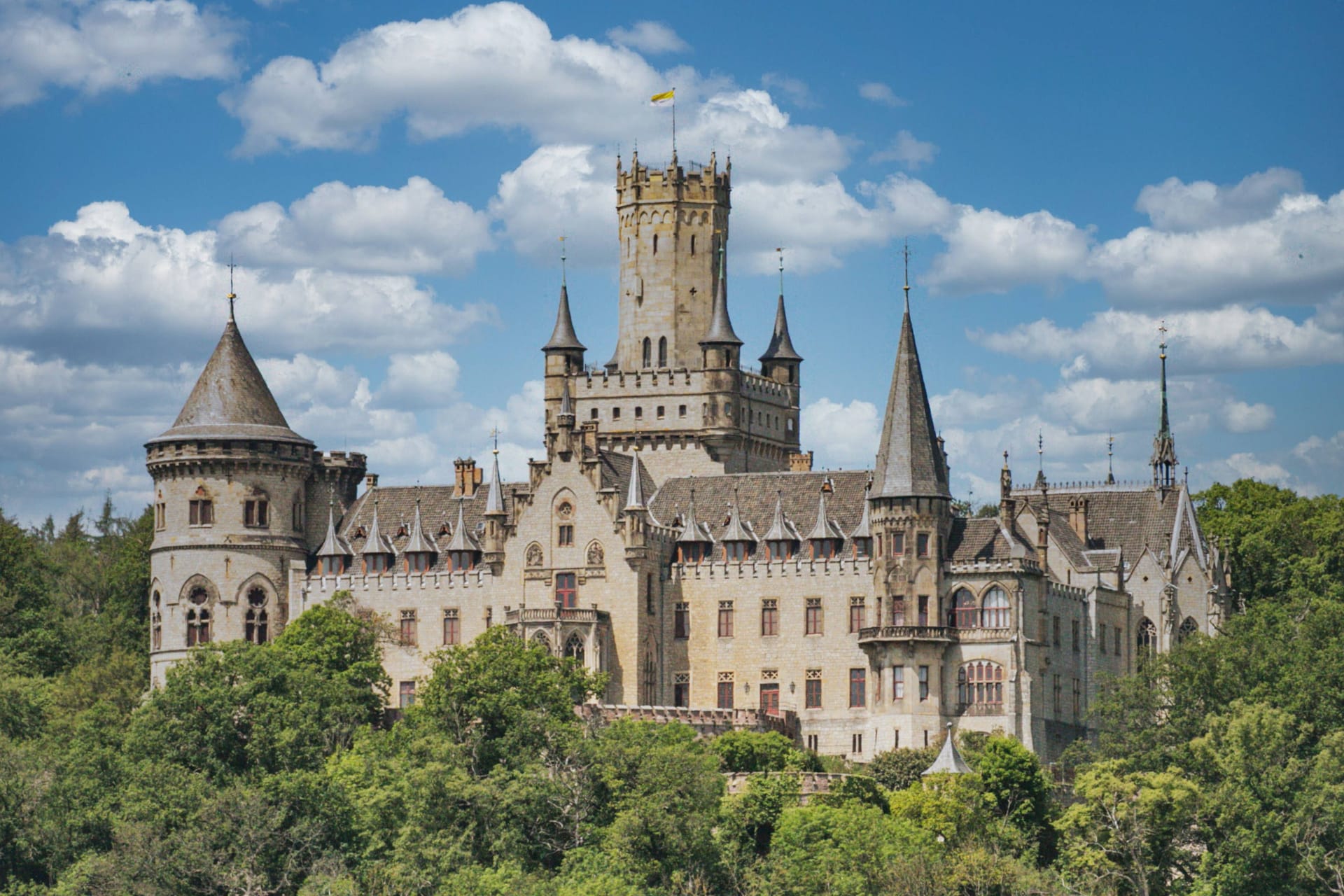 Die Marienburg bei Hildesheim (Archivbild): Kann eine Petition die Schließung des Märchenschlosses verhindern.