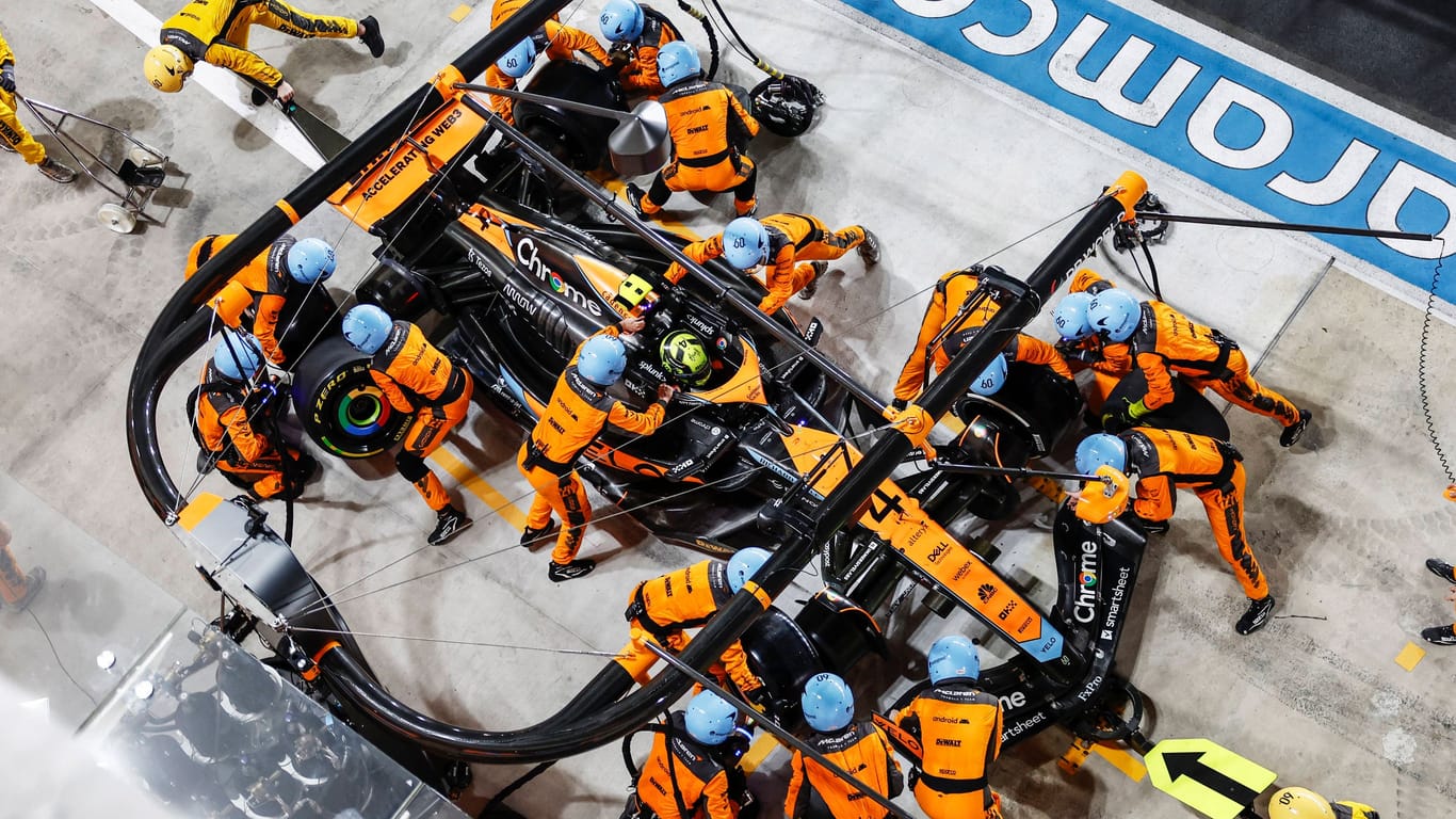 Lando Norris beim Boxenstopp: Die McLaren-Crew war so schnell wie niemand zuvor.