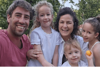 Zum jüdischen Neujahrsfest Rosch ha-Schana Mitte September postete Tamar Kedem Siman Tov dieses Foto ihrer Familie: "Es soll ein gutes Jahr für uns alle werden", schrieb sie.