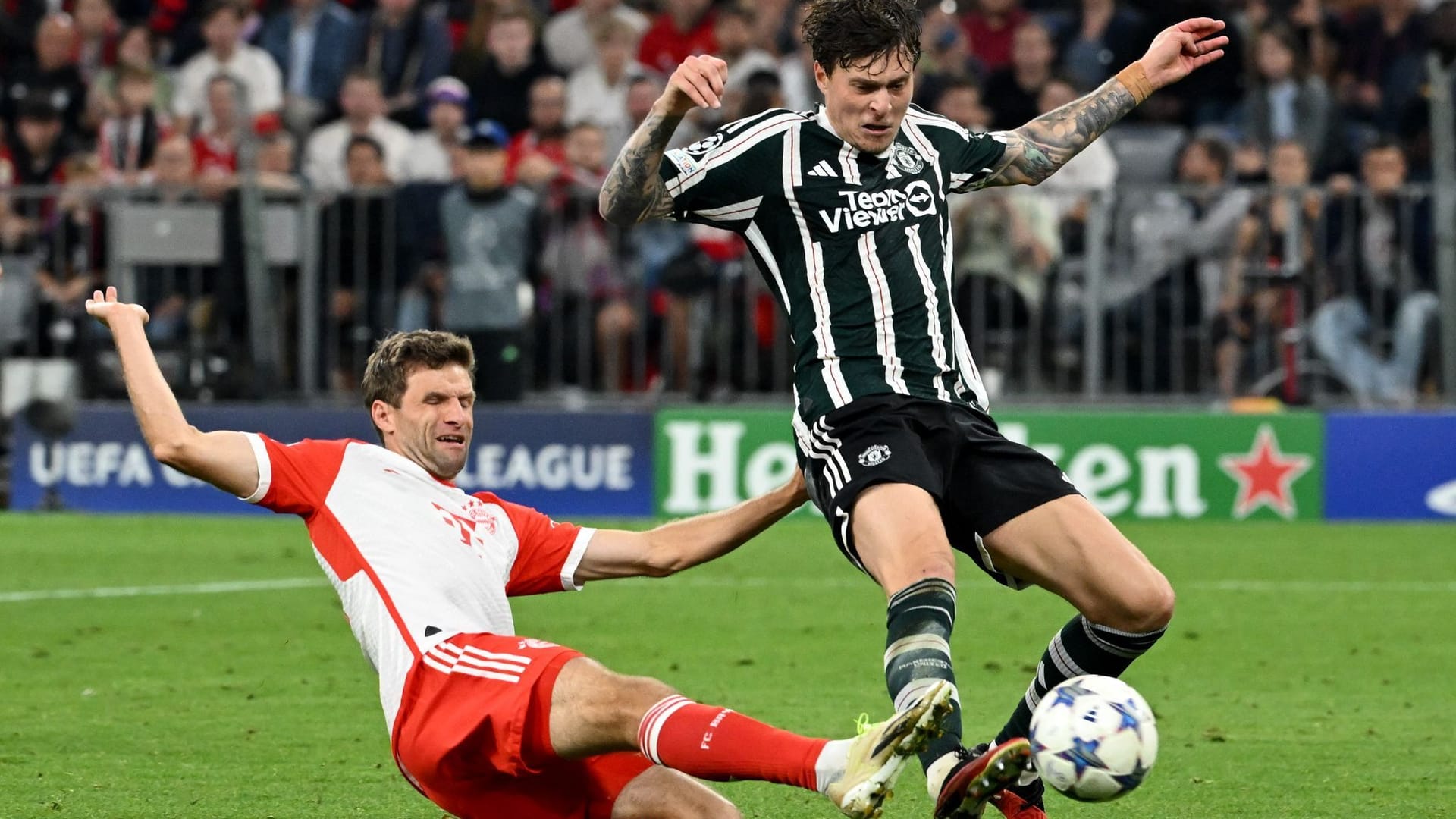 Thomas Müller mit Victor Lindelöf