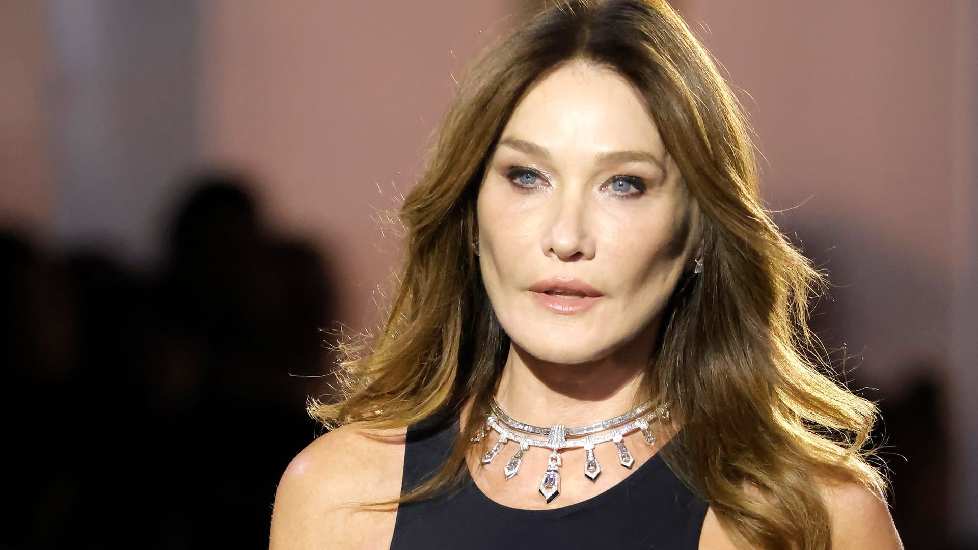 Carla Bruni: Die 55-Jährige macht ihre gesundheitlichen Probleme öffentlich.