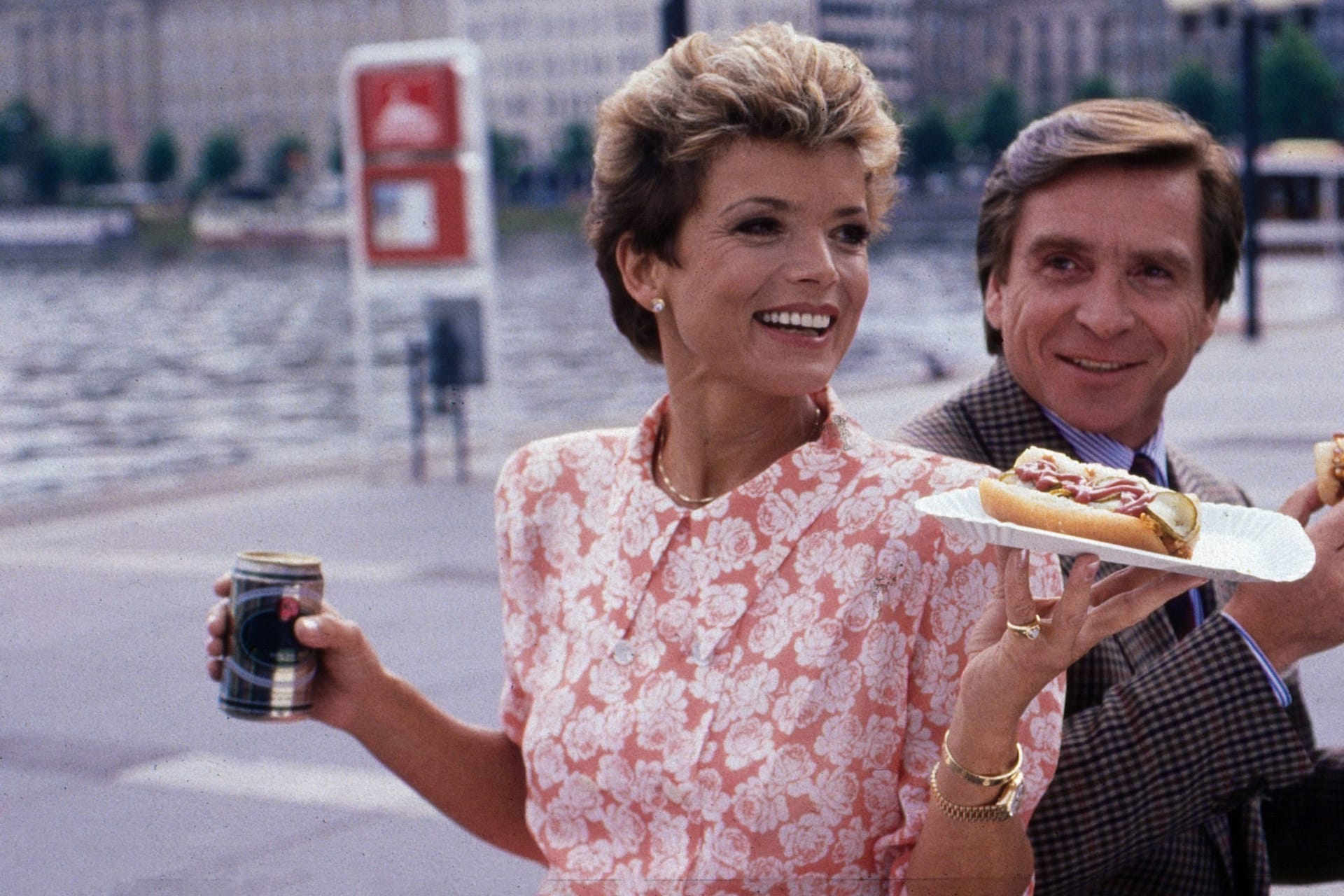 Uschi Glas und Elmar Wepper: Die beiden spielten mehrere Jahre lang in der ZDF-Serie "Zwei Münchner in Hamburg" Seite an Seite.